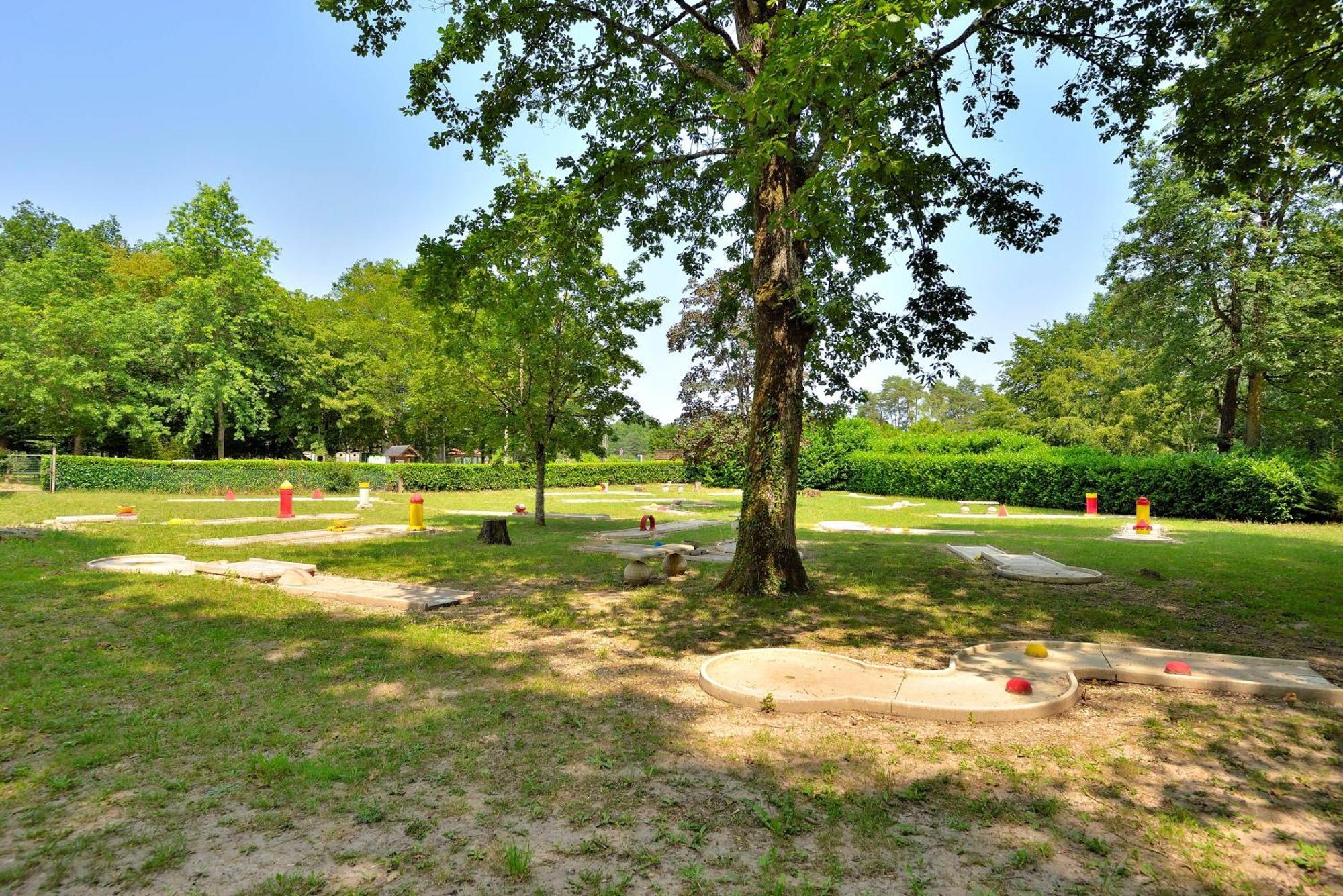 Camping Etang de la Vallée Combreux Exterior foto