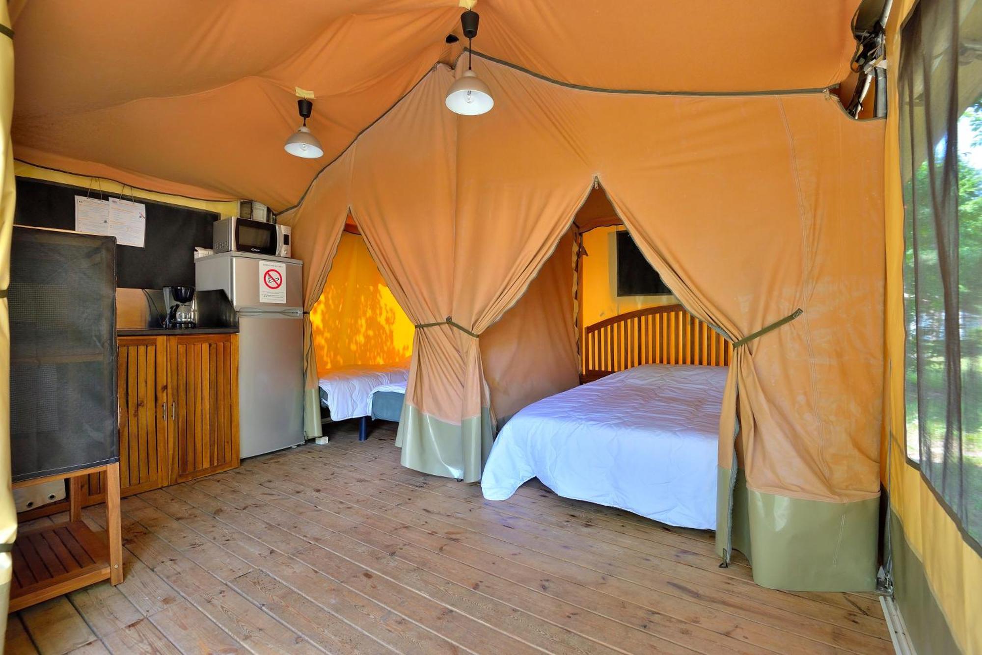 Camping Etang de la Vallée Combreux Habitación foto